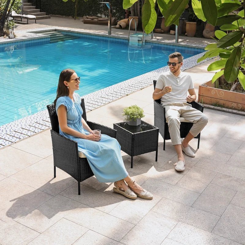 Rattan set, 2 chairs and a table