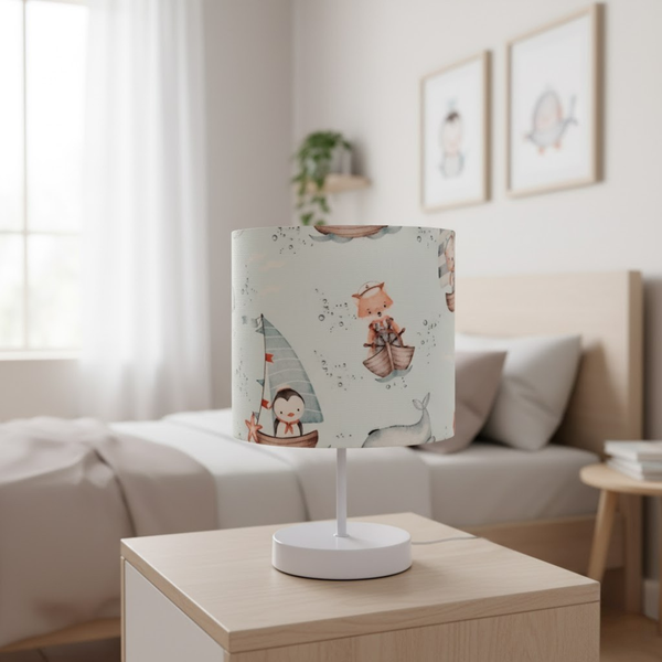 أباجورة استاند مودرن WDD-030 – تصميم فاخر من المعدن المطلي باللون الأبيض مع شابو قطيفة فاكيوم مقاوم للحرارة