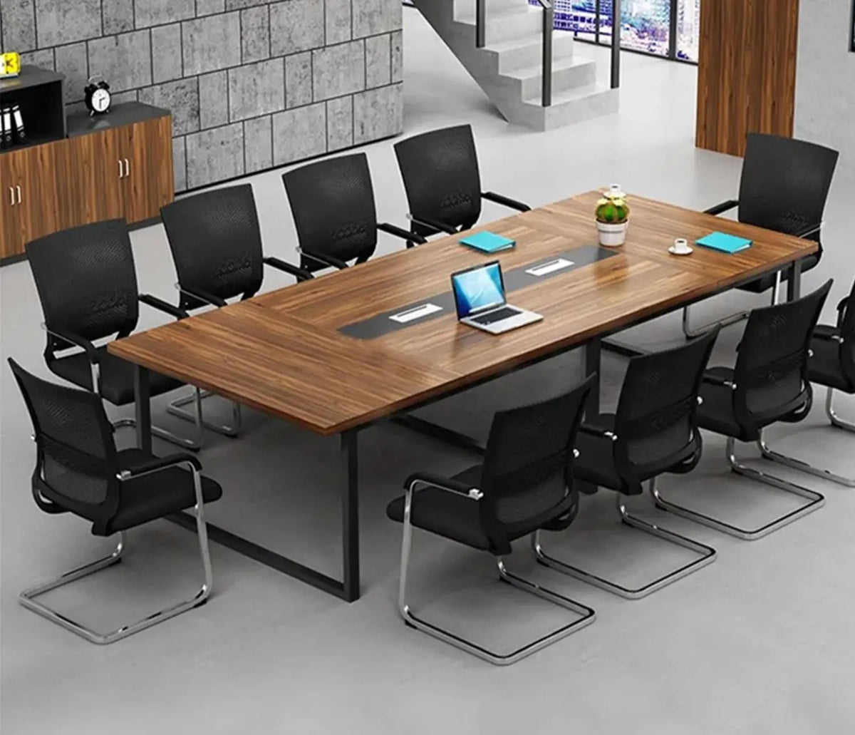 ترابيزة اجتماعات خشب MDF إسباني مع شاسيه معدني – تصميم عصري فاخر