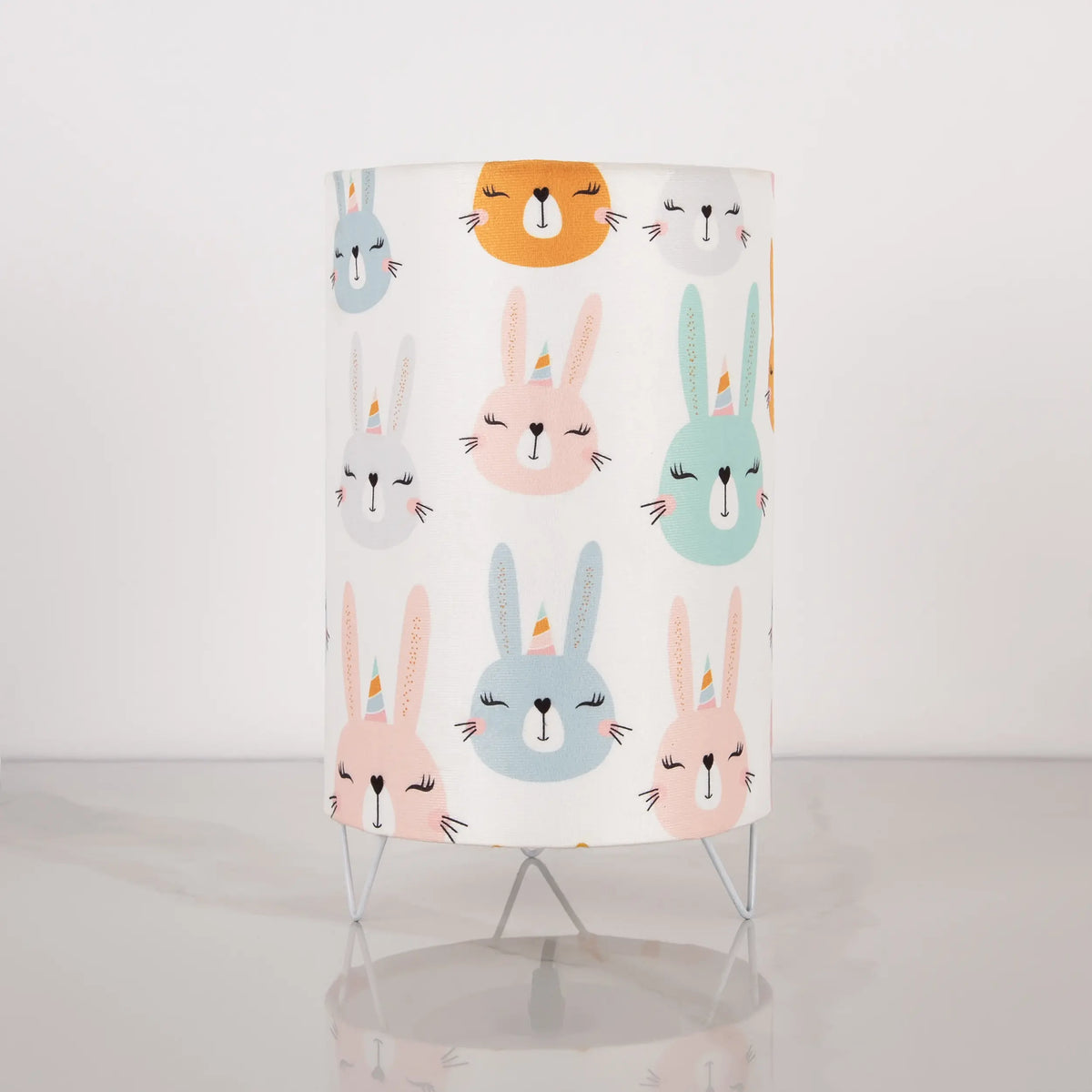 Modern Lamp WDD-024 – Luxury design with iron chassis and heat-resistant vacuum layer with elegant printed fabric