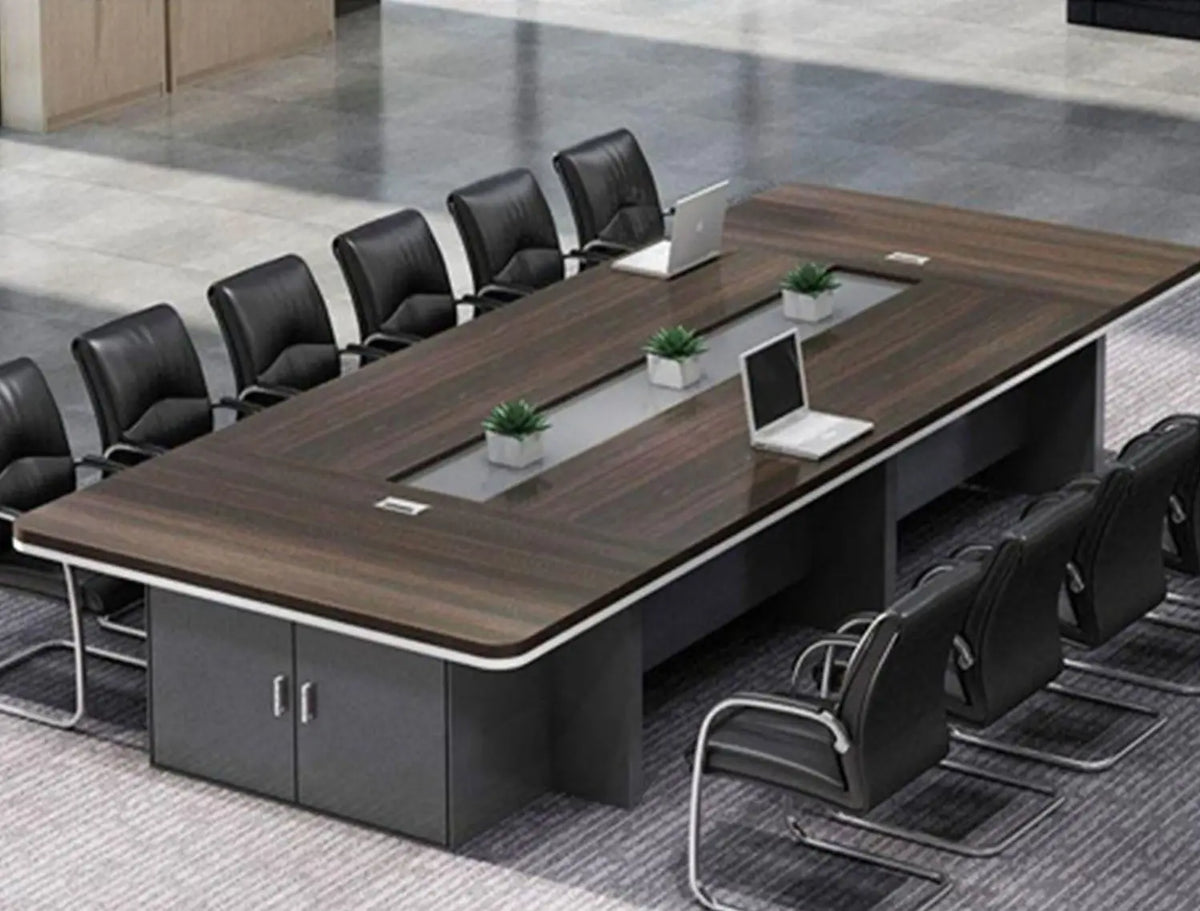 ترابيزة اجتماعات خشب MDF إسباني مع شاسيه معدني – تصميم عصري أنيق