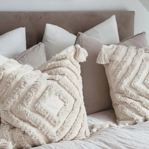 كوشن صوف هاند ميد مقاس 45×45 سم من أوسكار فرنتشر – تصميم مميز HAZ-107