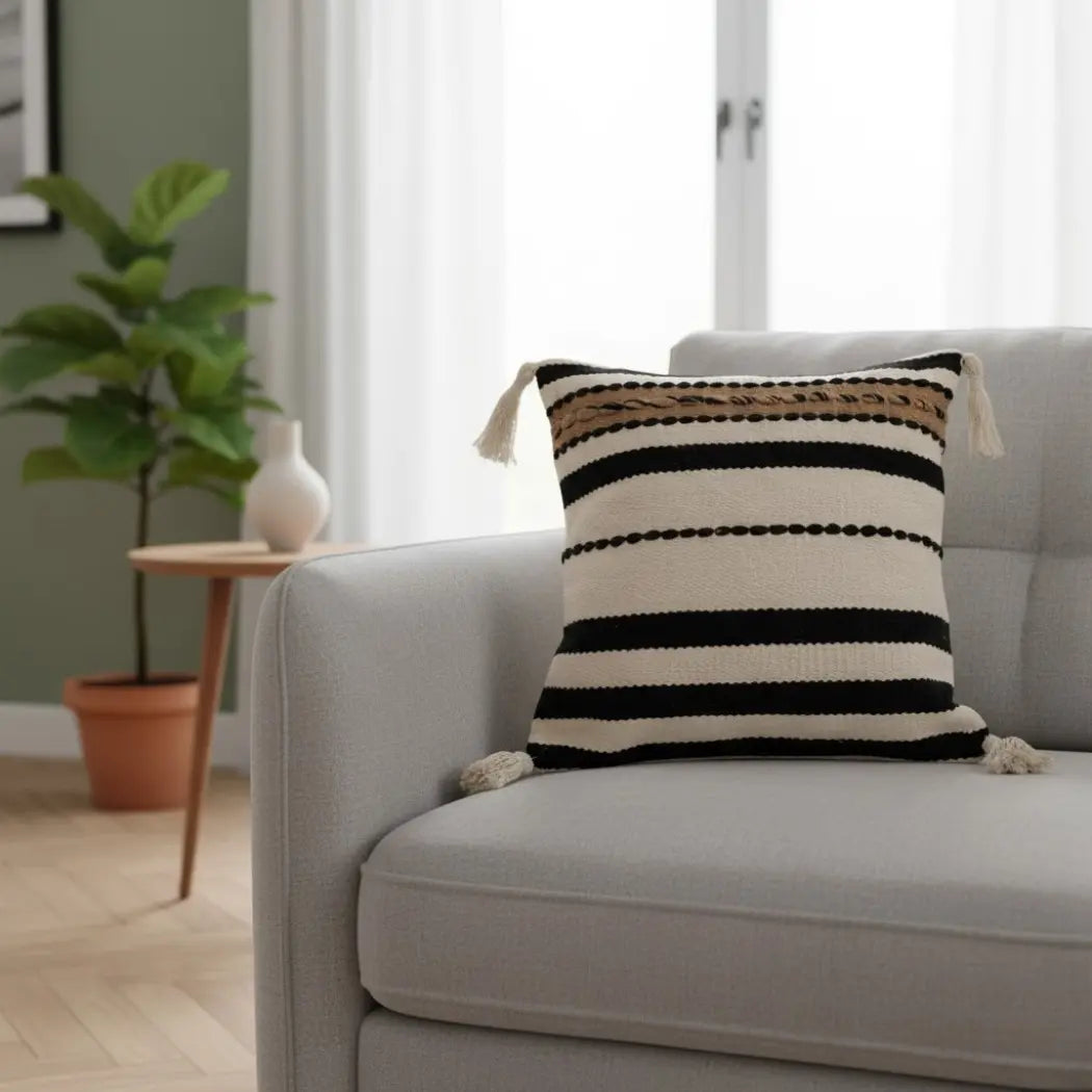 كوشن صوف هاند ميد مقاس 45×45 سم من أوسكار فرنتشر – تصميم مميز HAZ-105