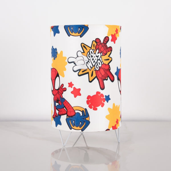 أباجورة استاند مودرن WDD-027 – تصميم أنيق من المعدن المطلي باللون الأبيض مع شابو قطيفة فاكيوم مقاوم للحرارة