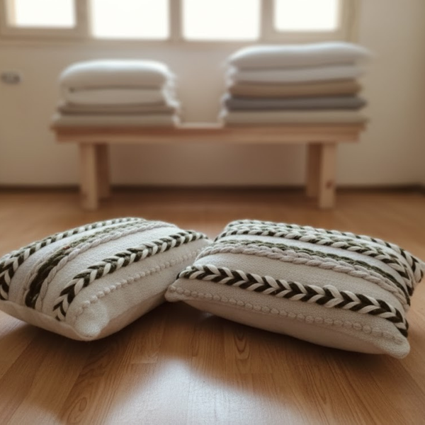 كوشن صوف هاند ميد مقاس 45×45 سم من أوسكار فرنتشر – تصميم مميز HAZ-121