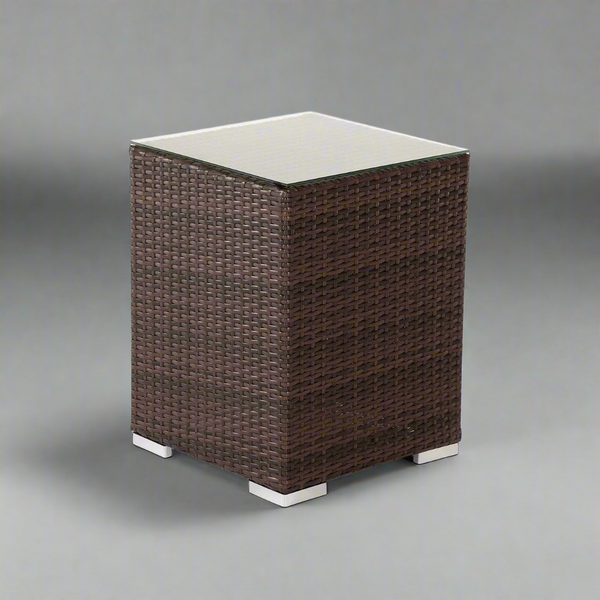 Allianz table for outdoor decor