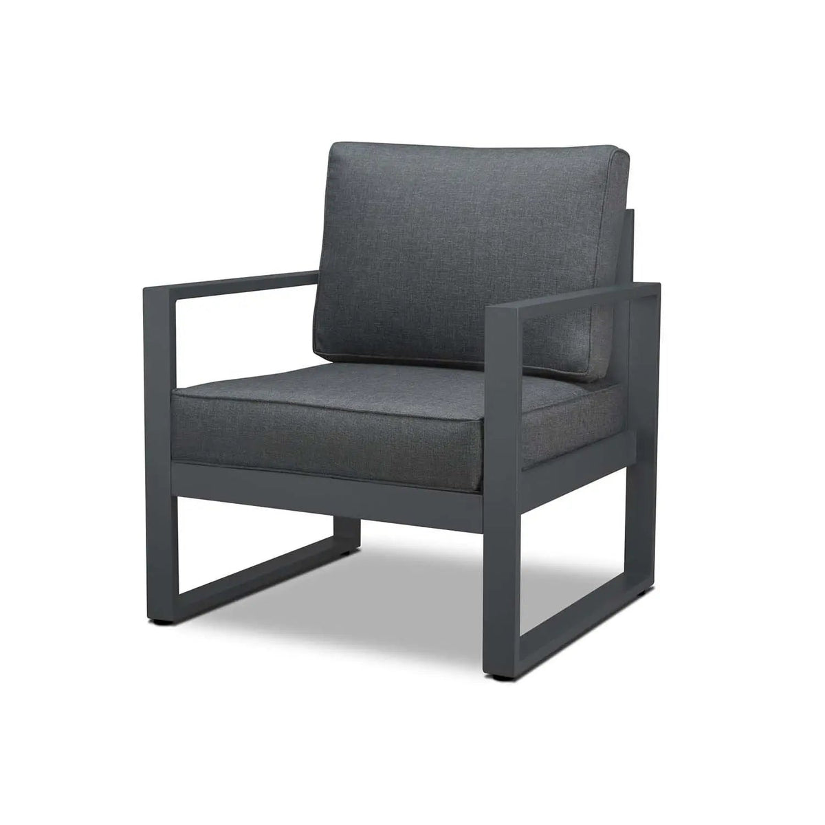 Outdoor chair with electrostatically painted aluminum + water-resistant fabric – elegant design