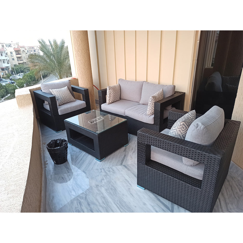 VIP window set accommodates 4 people