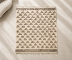 Handmade luxury wool carpet in multiple sizes – Model HAZ-004 from Oscar Furniture