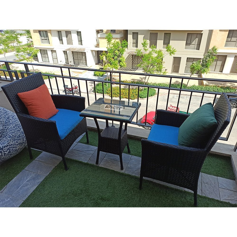 Rattan studio set, 2 chairs and a table