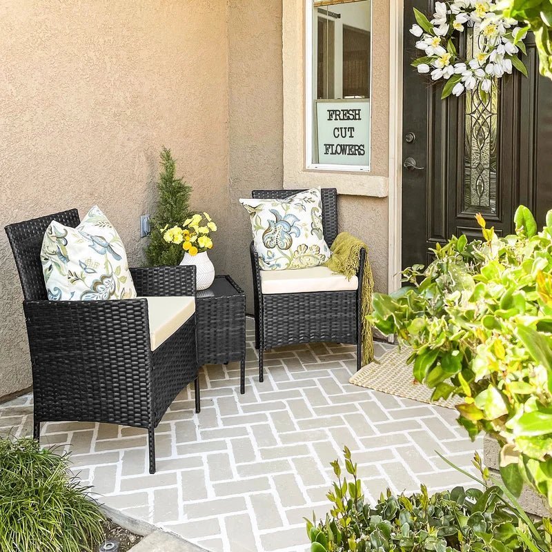 Rattan set, 2 chairs and a table