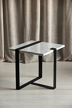 Metal side table with wooden surface – elegant modern design
