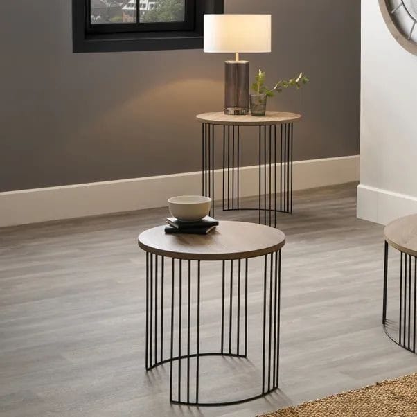 Set of metal side tables with wooden surface – elegant modern design (2 pieces)