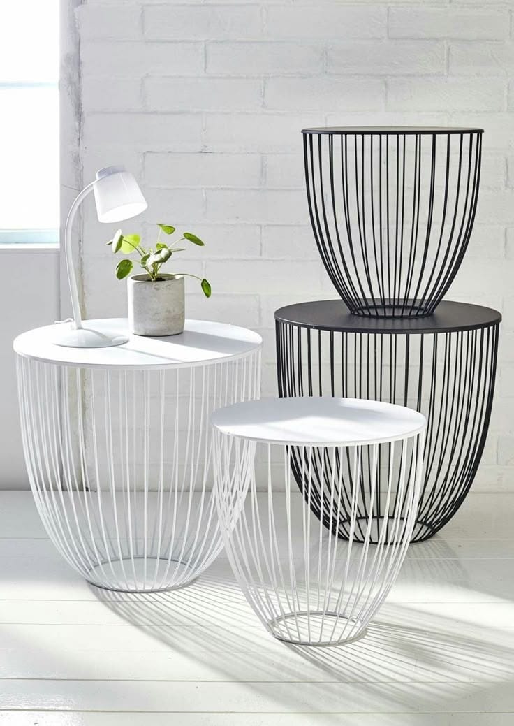 Set of metal side tables with wooden surface – elegant modern design (2 pieces)