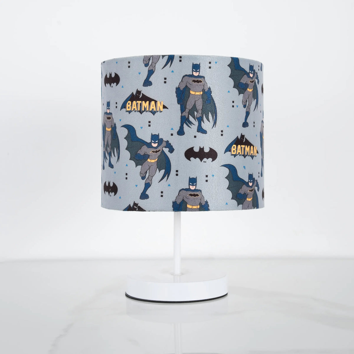 White Metal Floor Lamp Model WDD-048 – Elegant Design with a Luxurious Touch from Oscar Furniture