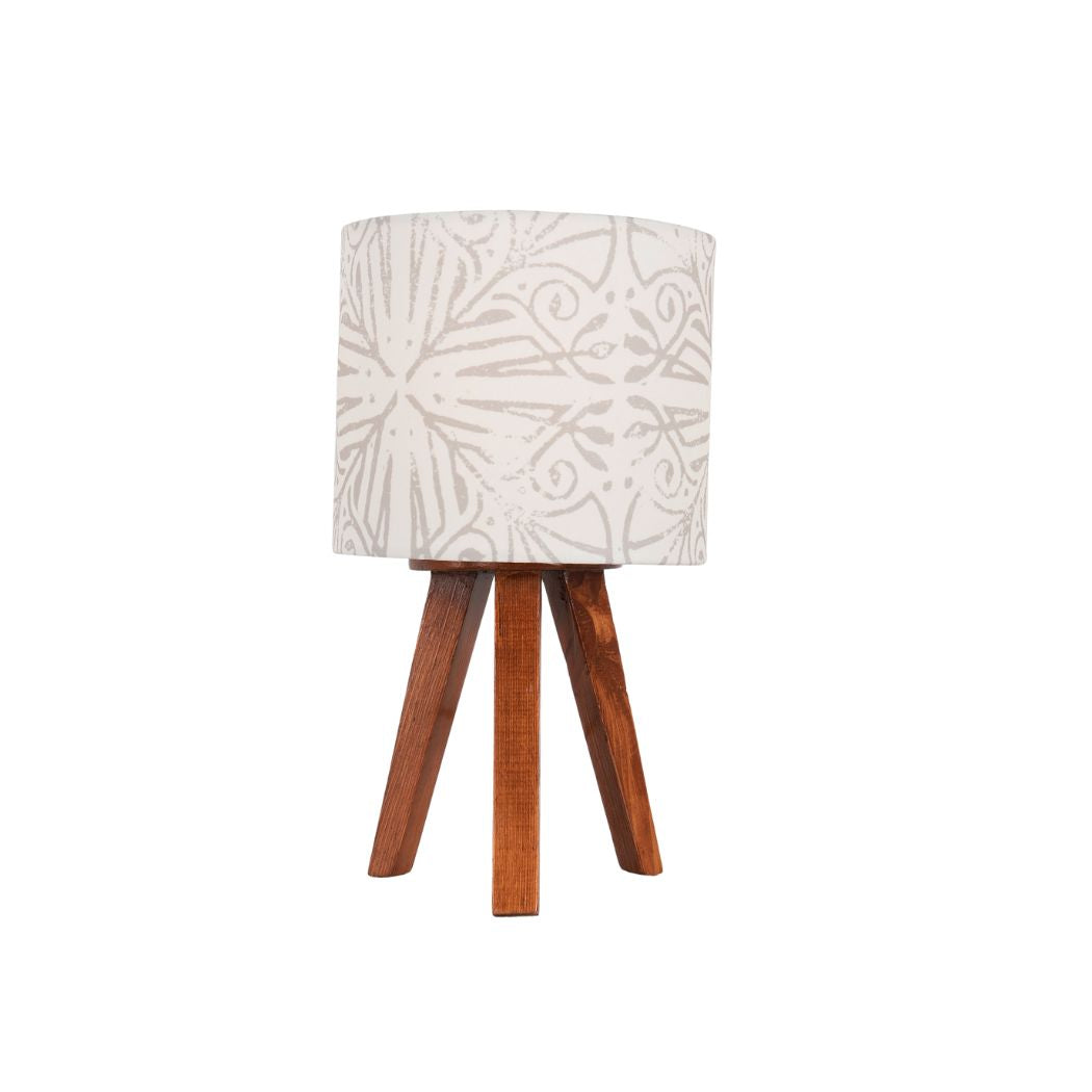 Wooden floor lamp in brown color model WDD-049 – a touch of warmth and natural elegance from Oscar Furniture
