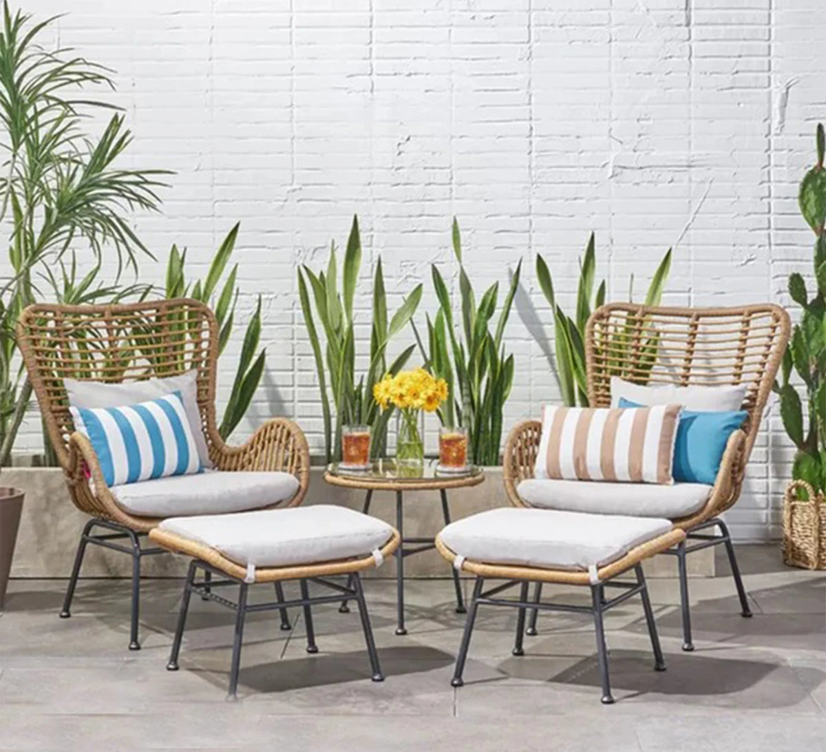 Migo rattan set, 2 chairs and a pouf table