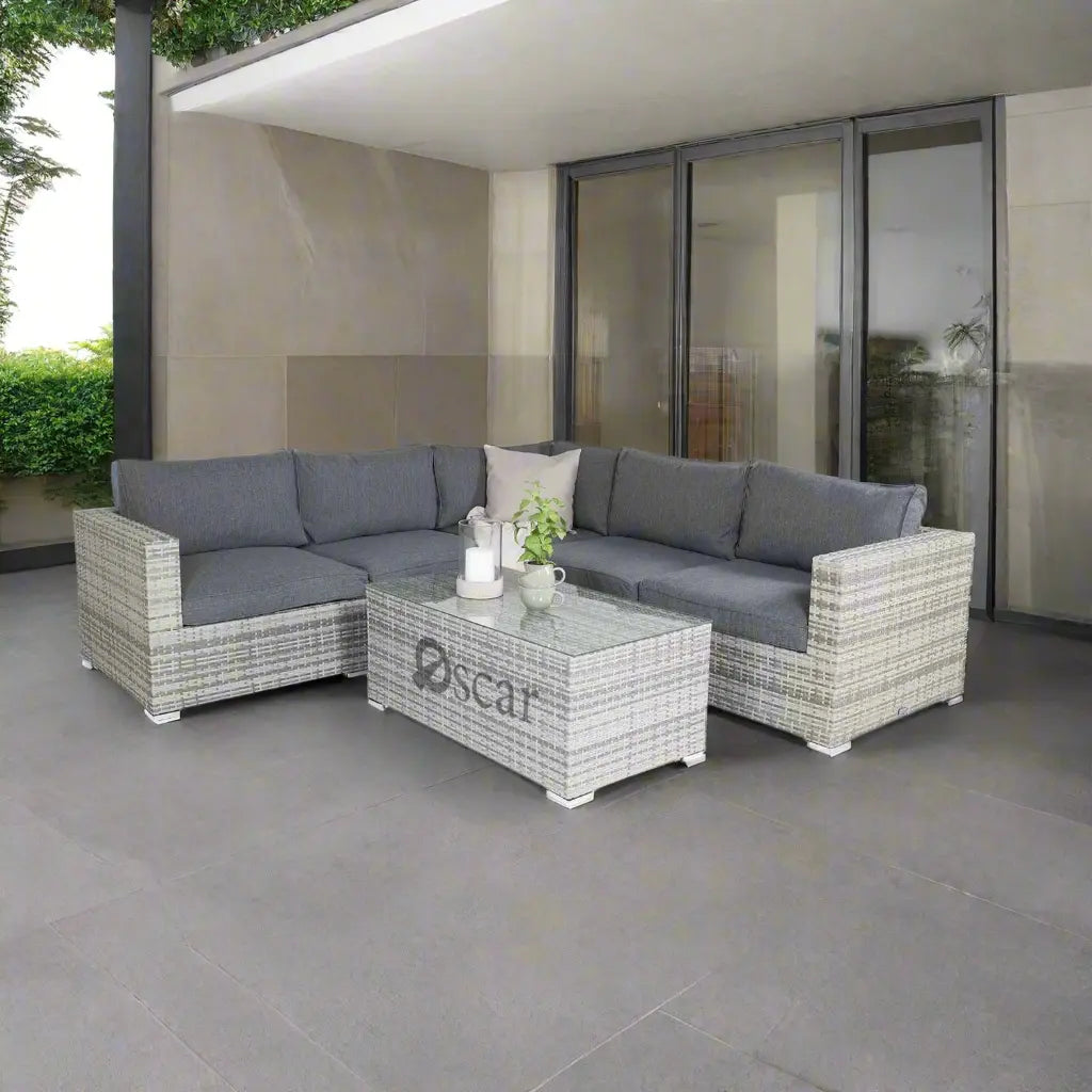 VIP corner can accommodate 5 people
