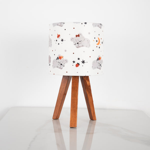 أباجورة استاند خشب باللون البني موديل WDD-050 – فخامة راقية بلمسة دافئة من أوسكار فرنتشر