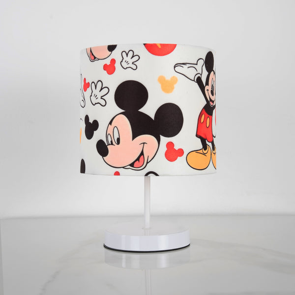 أباجورة استاند معدن باللون الأبيض موديل WDD-053 – تصميم عصري أنيق من أوسكار فرنتشر