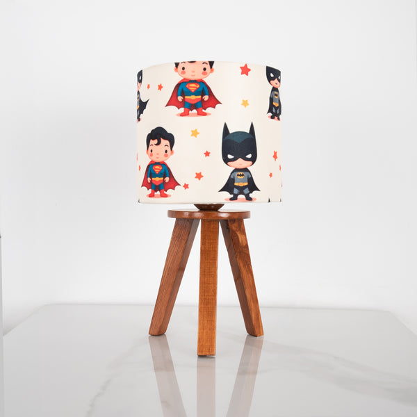 أباجورة استاند خشب باللون البني موديل WDD-054 – تصميم راقٍ بلمسة فخامة من أوسكار فرنتشر